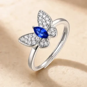 Safirring Fjäril – Marquiseslipad Labbskapad Safir med Pavésatta Vingar i 925 Sterling Silver